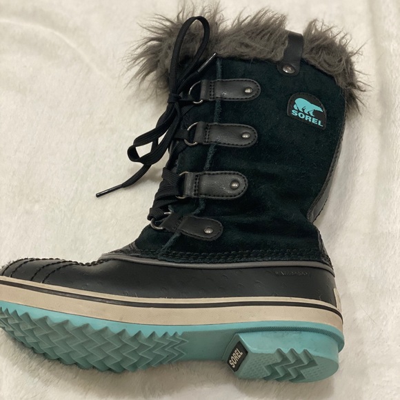 Sorel Waterproof boots size 2 - Picture 2 of 4